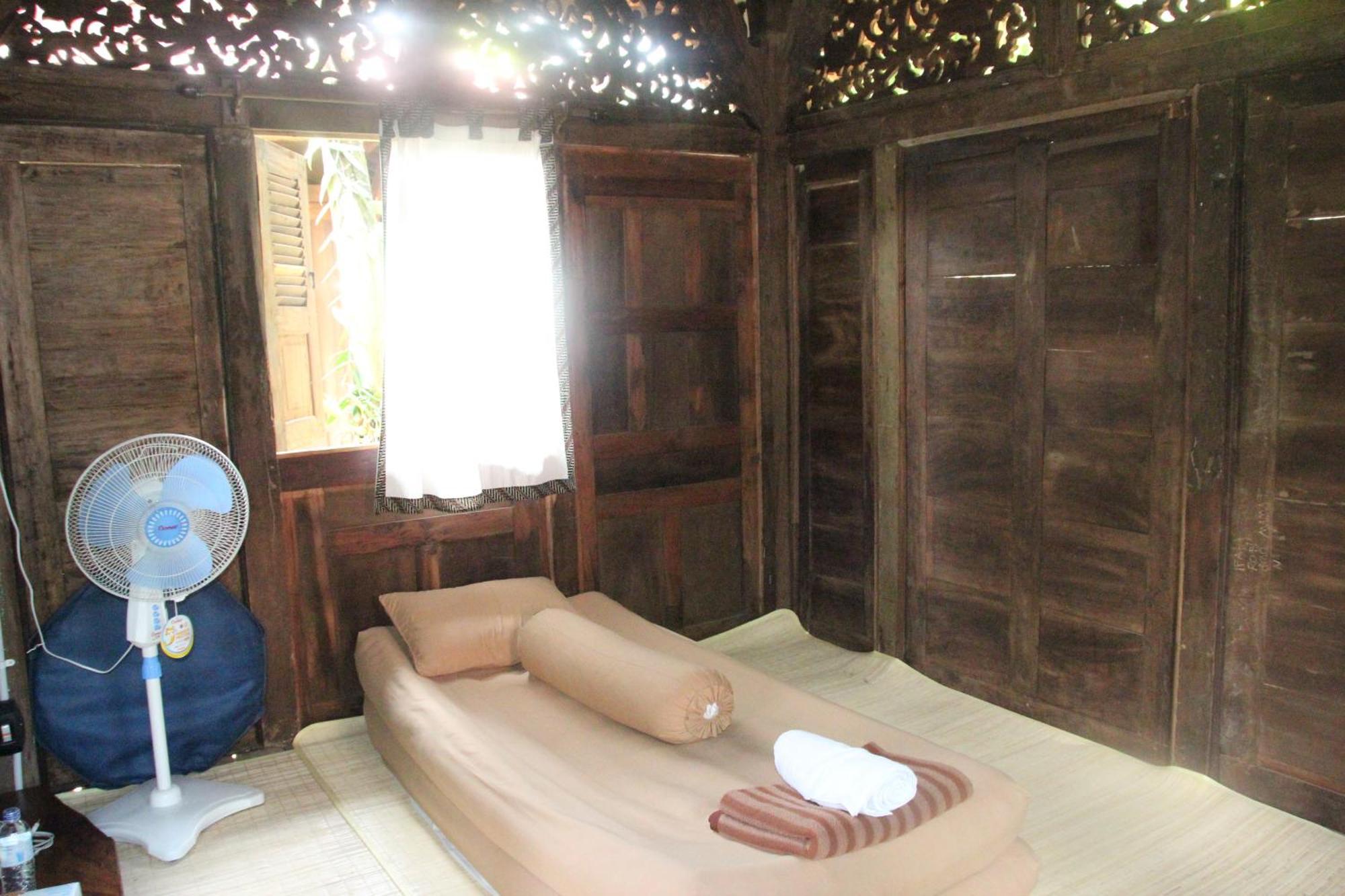 Omah Garengpoeng Guest House Магеланг Стая снимка