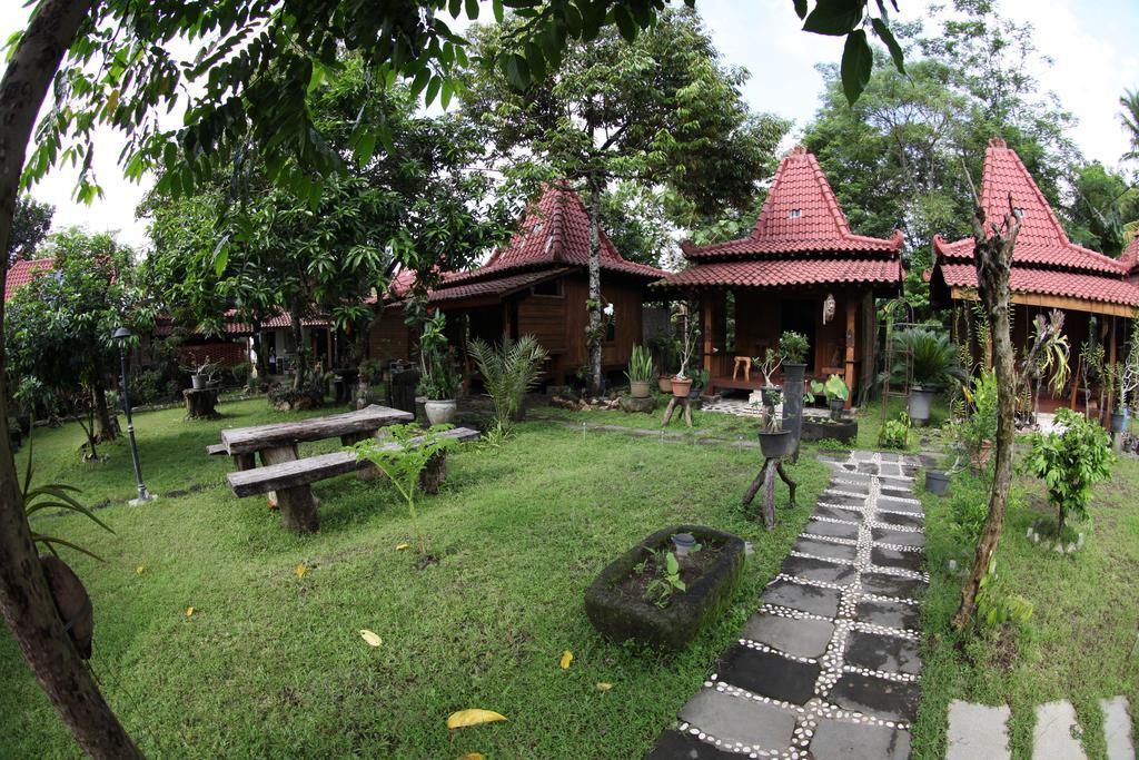 Omah Garengpoeng Guest House Магеланг Екстериор снимка