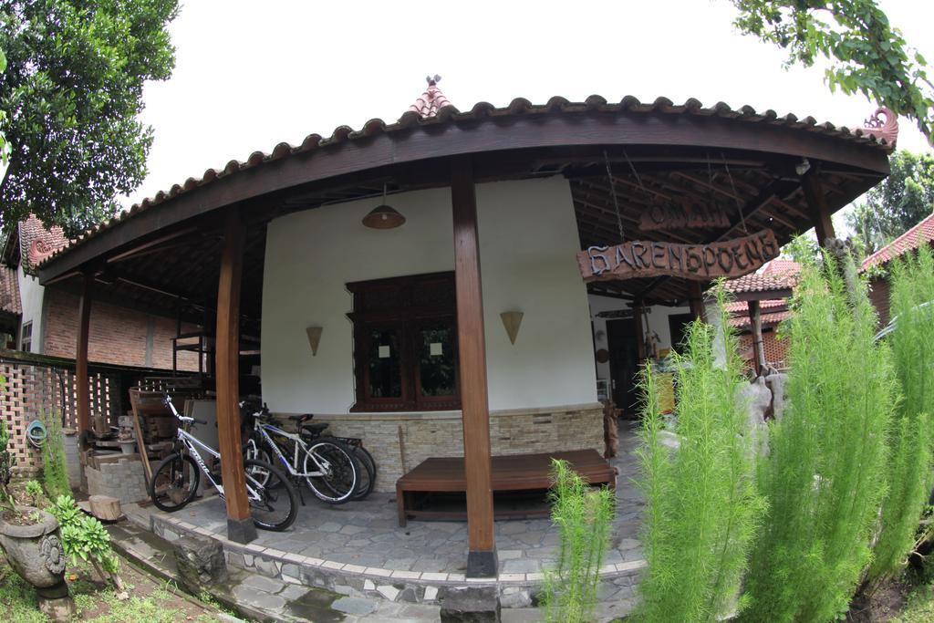 Omah Garengpoeng Guest House Магеланг Екстериор снимка