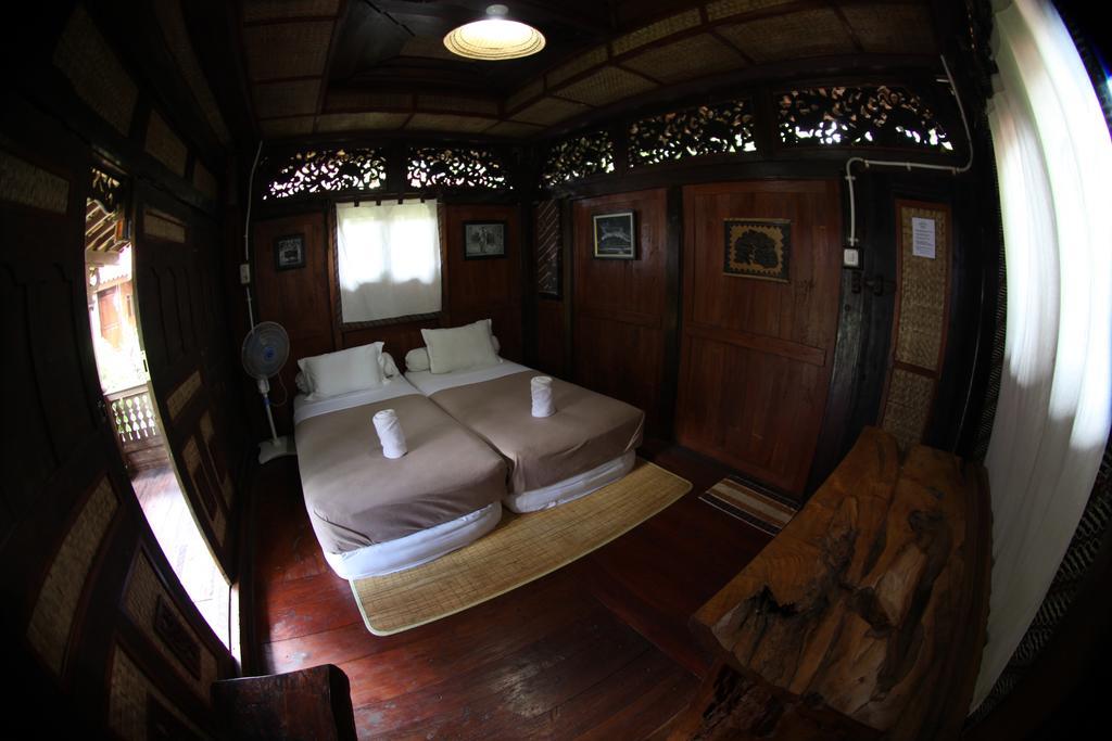 Omah Garengpoeng Guest House Магеланг Стая снимка