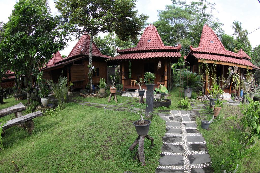 Omah Garengpoeng Guest House Магеланг Стая снимка