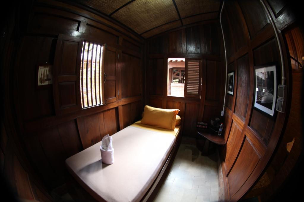 Omah Garengpoeng Guest House Магеланг Стая снимка