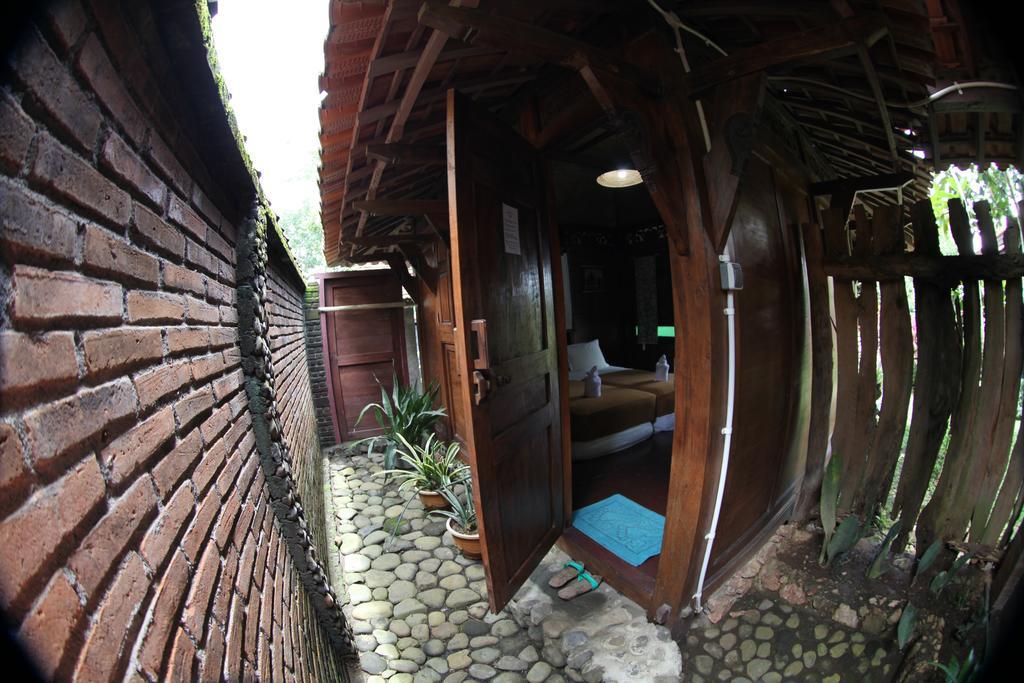 Omah Garengpoeng Guest House Магеланг Стая снимка