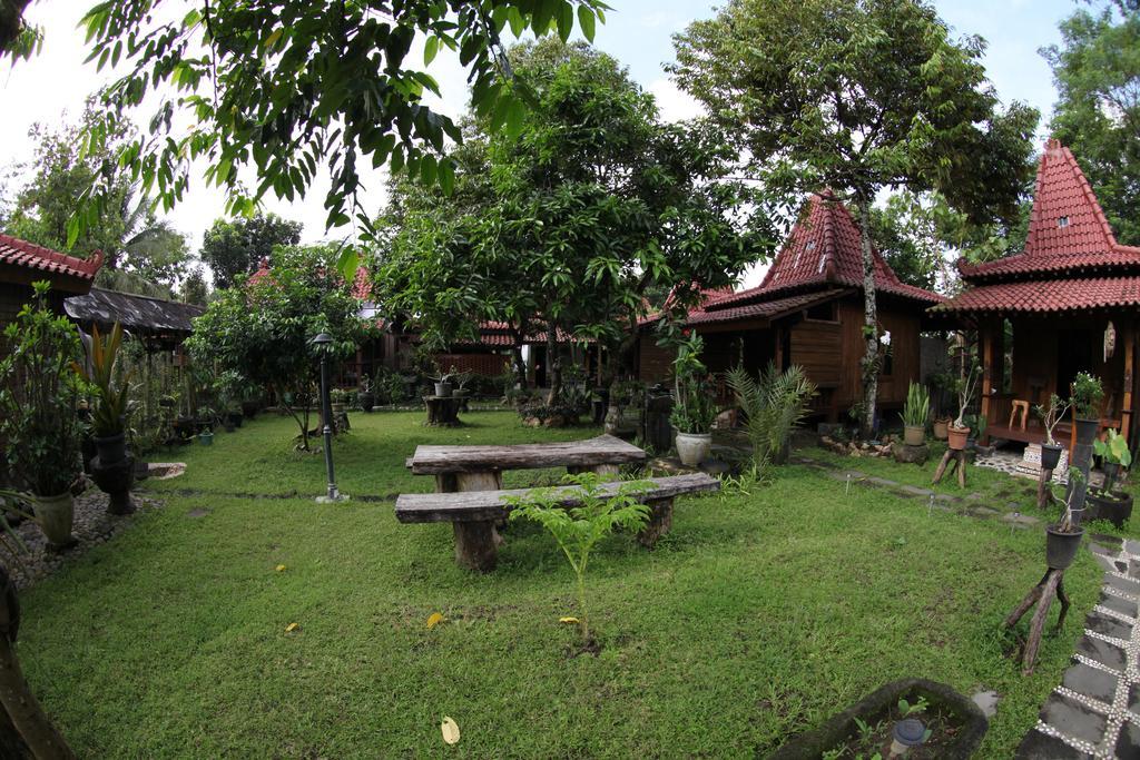 Omah Garengpoeng Guest House Магеланг Стая снимка