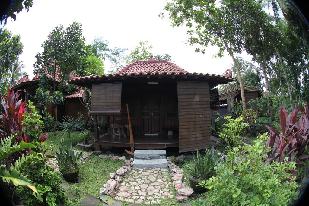 Omah Garengpoeng Guest House Магеланг Стая снимка