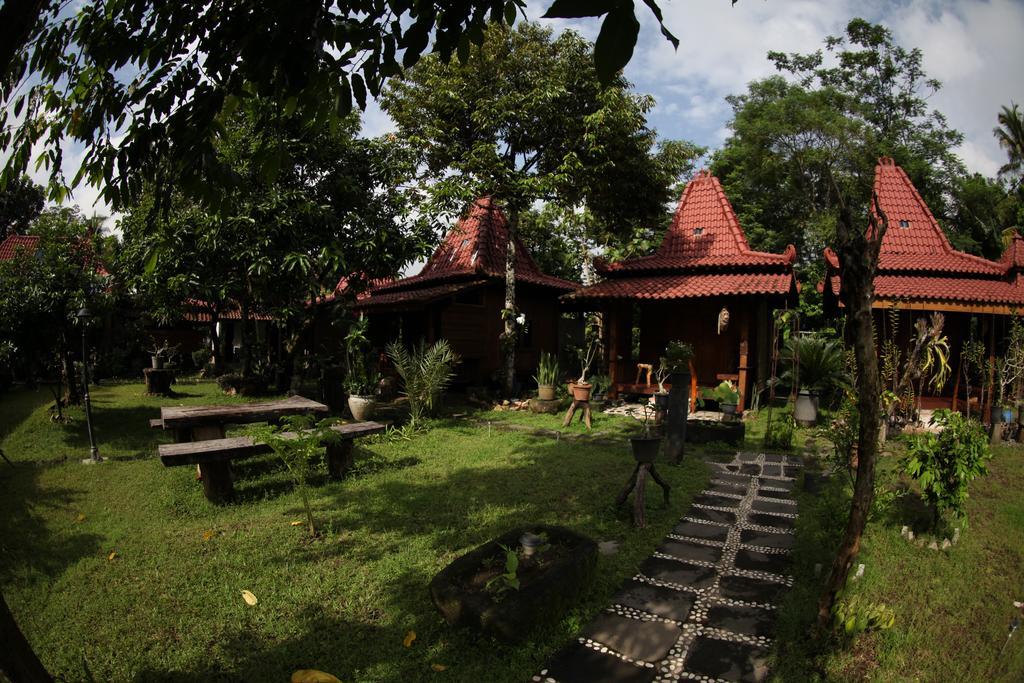 Omah Garengpoeng Guest House Магеланг Стая снимка