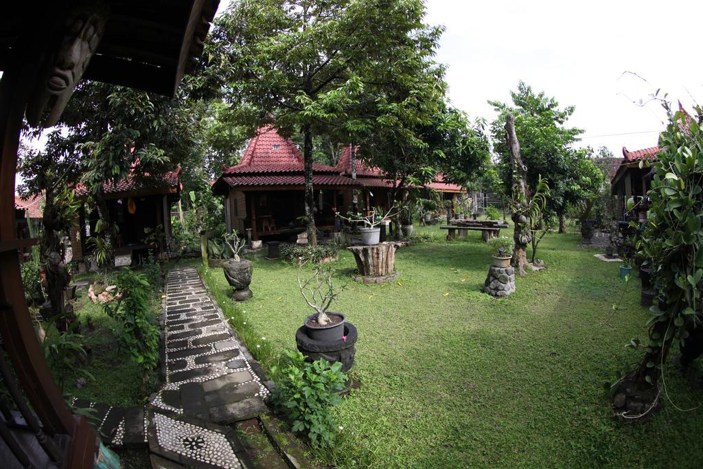 Omah Garengpoeng Guest House Магеланг Стая снимка