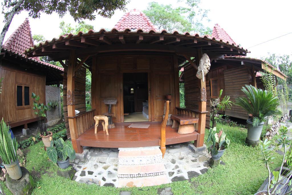 Omah Garengpoeng Guest House Магеланг Стая снимка